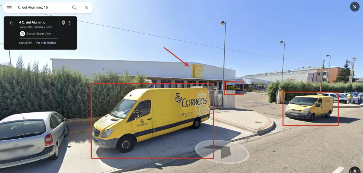 Street View de la sede de Correos en Valladolid con furgonetas amarillas señaladas