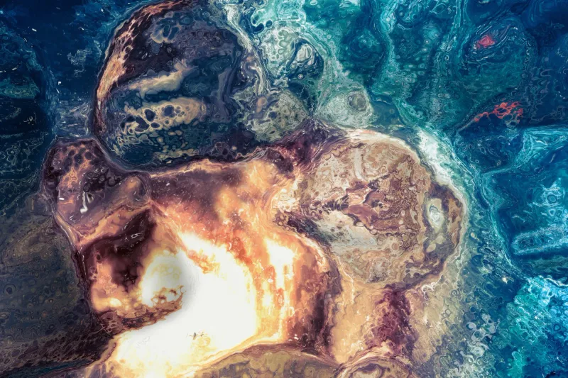 Textura abstracta de pintura fluida con tonos turquesa, dorado y naranja fuego
