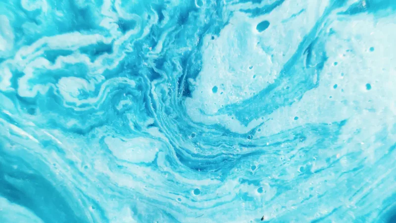 Textura abstracta de pintura azul turquesa con remolinos blancos y burbujas