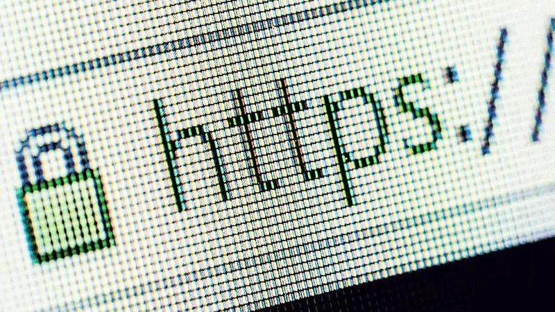 Primer plano en píxeles de la URL https con un candado verde