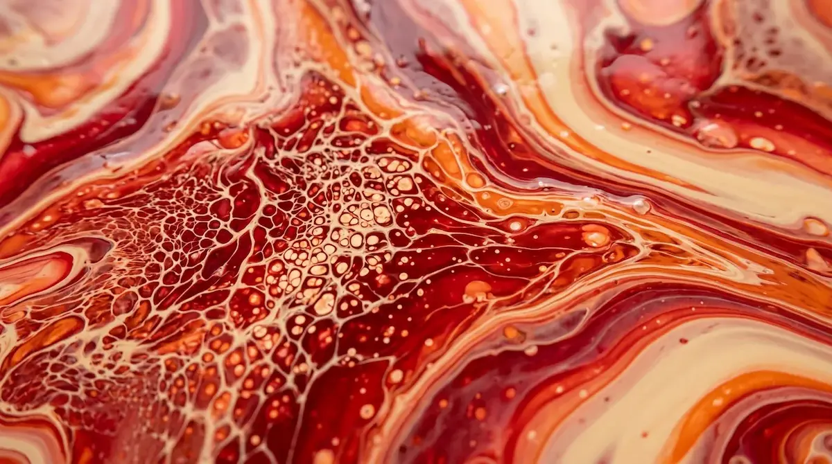 Ilustración abstracta de pintura fluida en tonos rojo, naranja y crema para la noticia: Node2Shell ejecuta código en Node.js 24.22.0 desde un stream Brotli